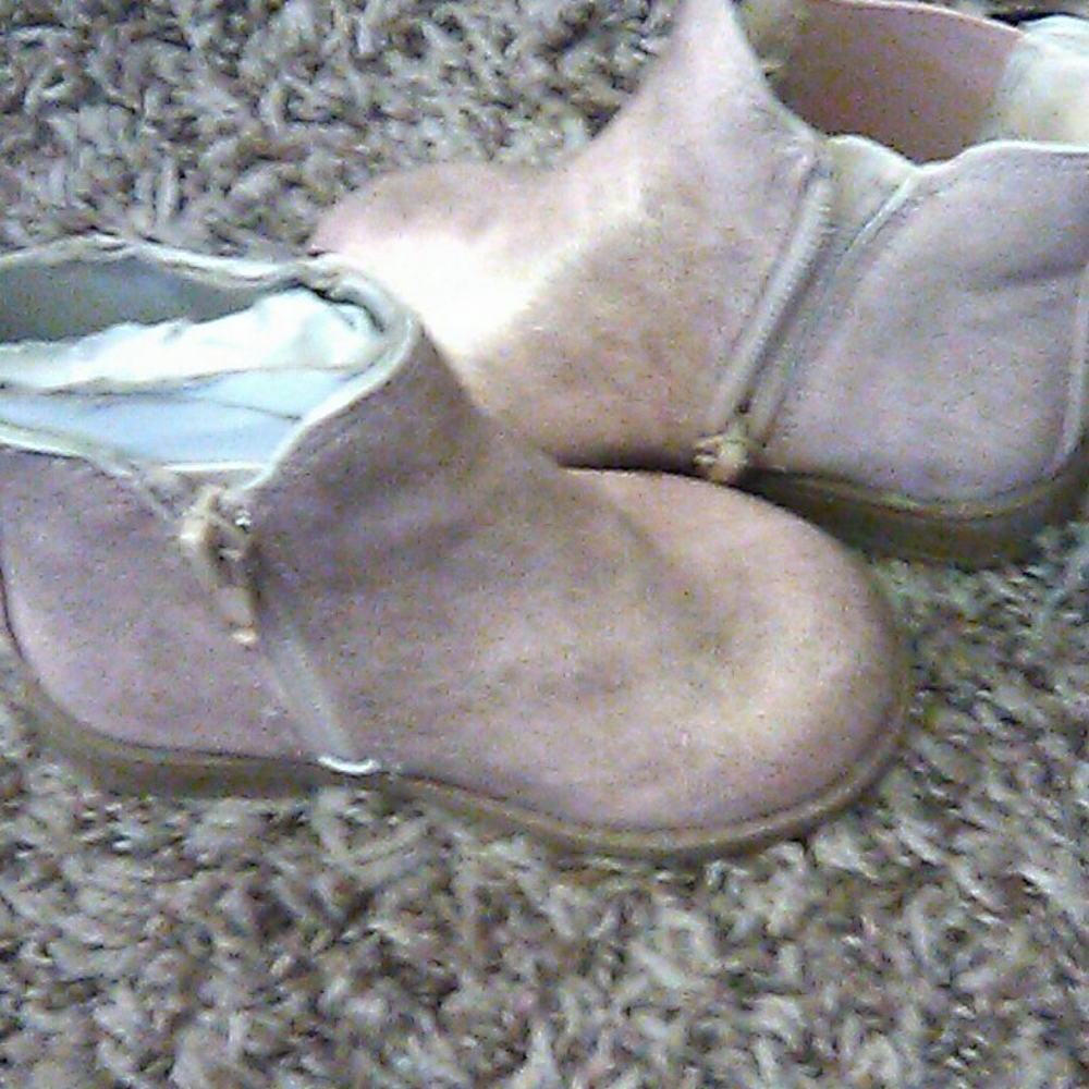 Little girls size 5m boots